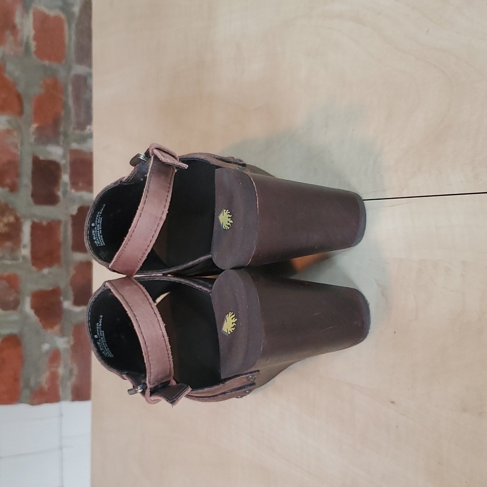 Volatile Brown Textured Open-Toe Platform Sandals - Picture 3 of 6